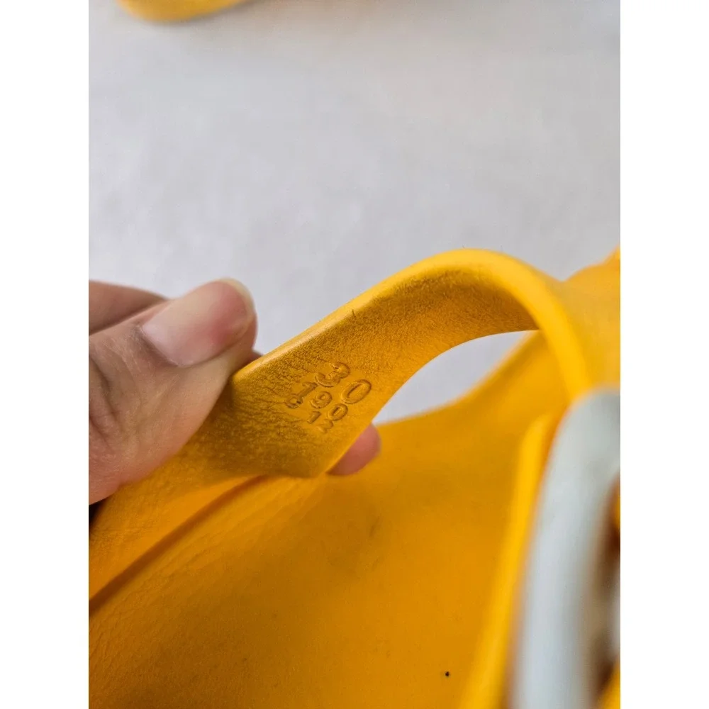 BIRKENSTOCK Kids Yellow Gizeh Thong Sandals Adjustable Strap Size 30‎